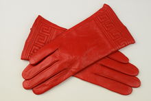 Червени дамски ръкавици естествена кожа код 026
