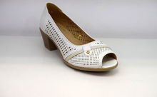 Бели дамски обувки на нисък ток - 0097