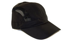 Черна шапка с  козирка - 4413