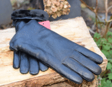 Черни дамски ръкавици ЕСТЕСТВЕНА КОЖА С ДЕБЕЛА ВАТА- код 045
