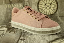 Розови дамски спортни обувки от текстил - 1820