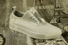 Бели дамски спортни обувки - 205002