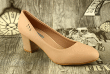 Бежови дамски обувки на нисък ток - 525097
