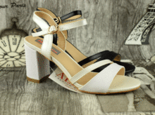 сребристи сандали на ток