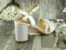 дамски сандали на дебел ток