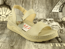 Бежови стилни дамски сандали - 508078