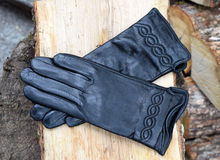 Черни дамски ръкавици ЕСТЕСТВЕНА КОЖА-код 069