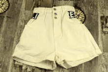 Дамски къси панталони - 3743 - бели