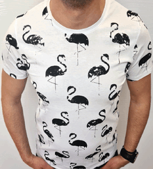 Мъжка тениска в бяло с черно фламинго