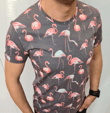 Мъжка тениска в сиво с розово фламинго